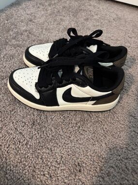Nike Kids Black and White Low-Top Sneakers